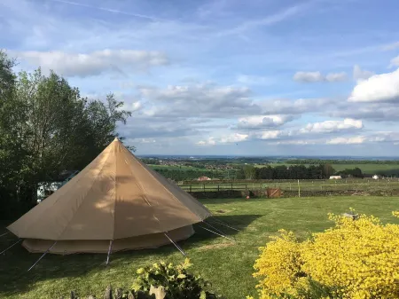 The Coach House & the Stables Yorkshire Peak District with and Without Hot Tub Options Отели рядом с достопримечательностью «Wise Owl»