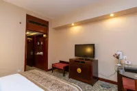 Huatong Hotel Отели рядом с достопримечательностью «Yuejiang Marina»