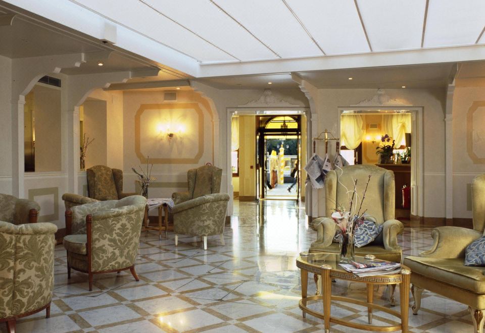 5. 호텔 칼튼 온 ..