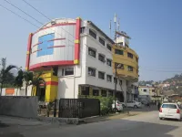 Hotel Dhruv Palace فنادق في تريمباك