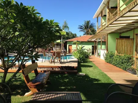 Beachcamp Maresias Отели рядом с достопримечательностью «Camping e Bar do Cacau - Praia de Santiago»