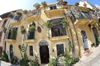 La Locandiera Affittacamere Hotels near Monumento della Sirenetta