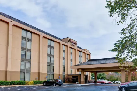 Hampton Inn Charlotte/Gastonia Отели рядом с достопримечательностью «Kure CBD & Vape»