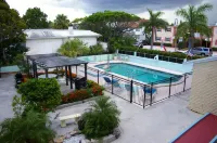 Holiday House Motel Hotels in Lake Worth