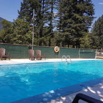 Holiday Motel & RV Resort