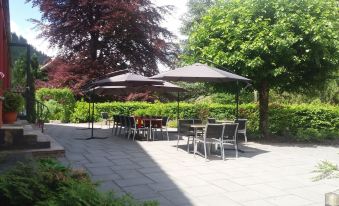 Hotel Restaurant L Echo du Lac - Housity