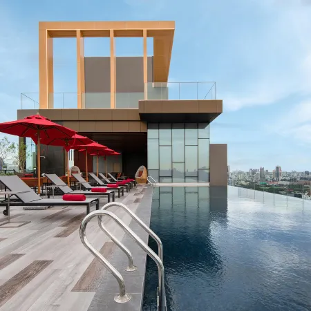 Ibis Styles Bangkok Sukhumvit 4 Отели рядом с достопримечательностью «Станция надземного метро Phloen Chit»