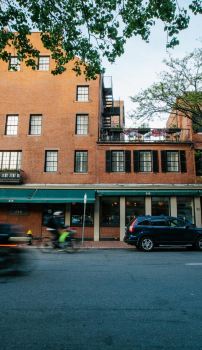 Beacon Hill, Hotels & Attractions