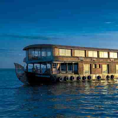 Harmony Houseboats Hotel Exterior