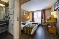 Hotel Alpen Roc Hotels near Col des Aravis