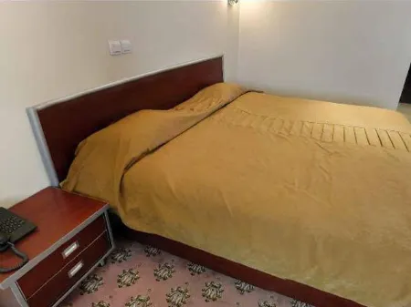 Pirouzy Hotel Isfahan Отели рядом с достопримечательностью «Хашт-бехешт»