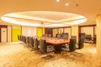 Dabieshan Hotel (Luotian County People's Square)
