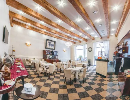 Pension Horse Inn Отели рядом с достопримечательностью «Восточнословацкий музей»