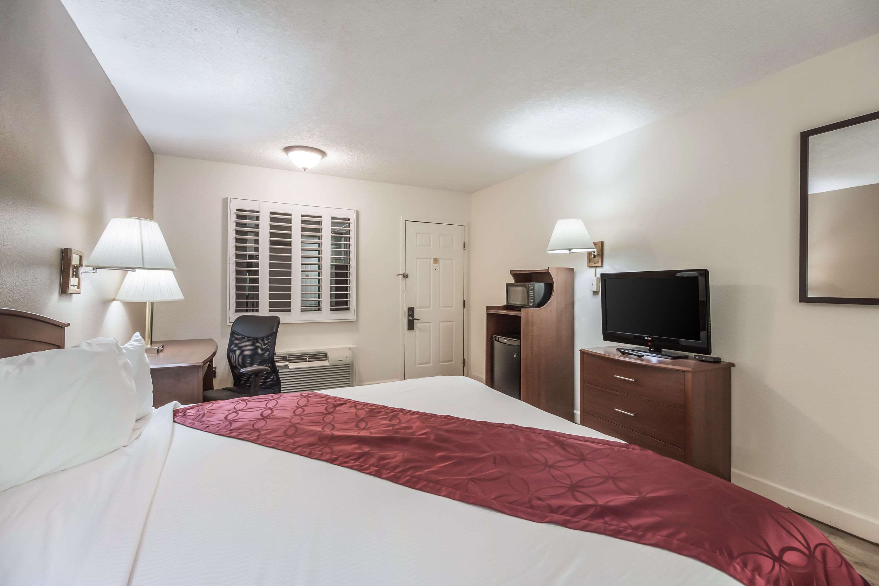 Coratel Inn & Suites McCook