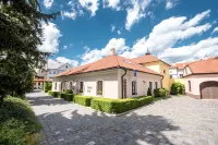 Hotel Octarna - Free on-Site Parking - parking