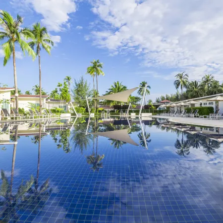 Kantary Beach Hotel Villas & Suites Отели рядом с достопримечательностью «Коралловый мыс»