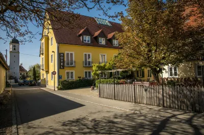 Neumaiers Hirsch -Gasthof Und Landhotel فنادق في Waldstetten