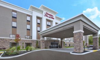 Hampton Inn & Suites Cleveland/Oakwood Village