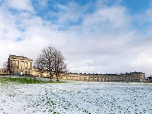 Brooks' View - Romantic Cottage Escape with Picturesque Riverside Gardens in Bath