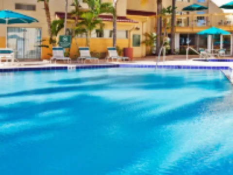 La Quinta Inn & Suites by Wyndham St. Pete-Clearwater Airpt Hotels in Feather Sound