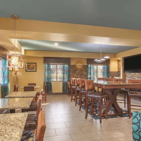 La Quinta Inn & Suites by Wyndham Elizabethtown
