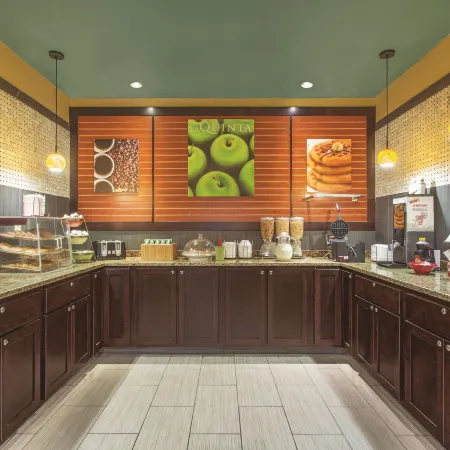 La Quinta Inn & Suites by Wyndham Elizabethtown