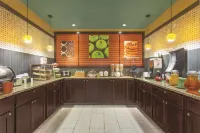 La Quinta Inn & Suites by Wyndham Elizabethtown - breakfast