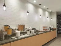 La Quinta Inn & Suites by Wyndham New Orleans Downtown - breakfast
