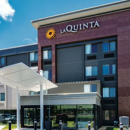 La Quinta Inn & Suites by Wyndham Salem NH