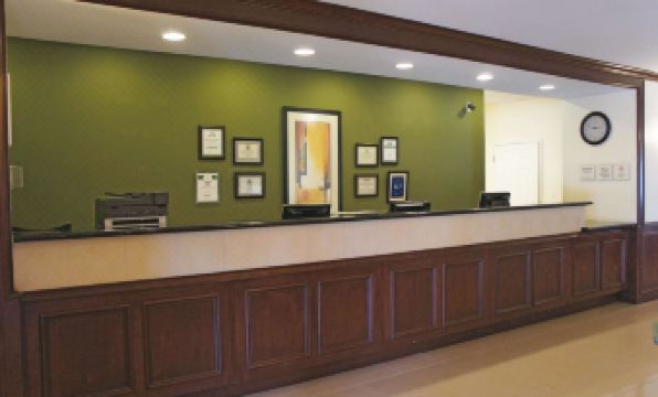 La Quinta Inn & Suites by Wyndham Columbus TX