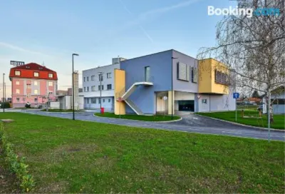 Hotel Europa Các khách sạn gần Vjekoslav Karas Gallery