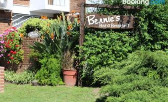 Bernie's Bed & Breakfast , A 3 Kilometros Del Aerop Ezeiza, Van ,in-Out, Free Ezeiza Airport