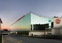 Crowne Plaza MADRID AIRPORT by IHG のホテル
