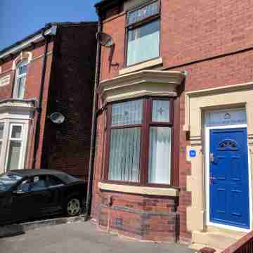 4 Bedroom House at Fern Lodge Preston Serviced Accommodation - Free WiFi & Parking Hotel Exterior