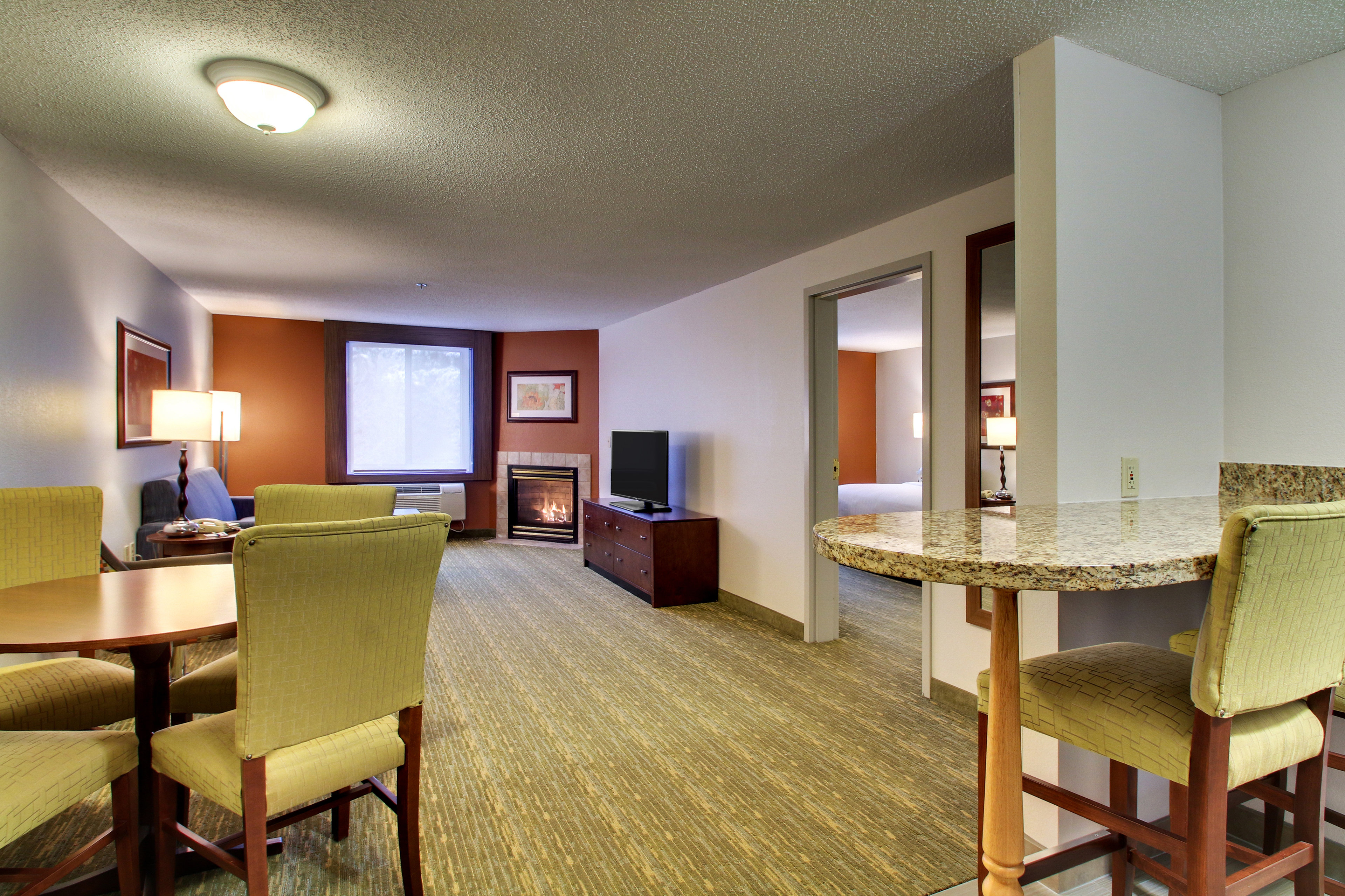 Holiday Inn Express & Suites - Lincoln East - White Mountains, an Ihg Hotel