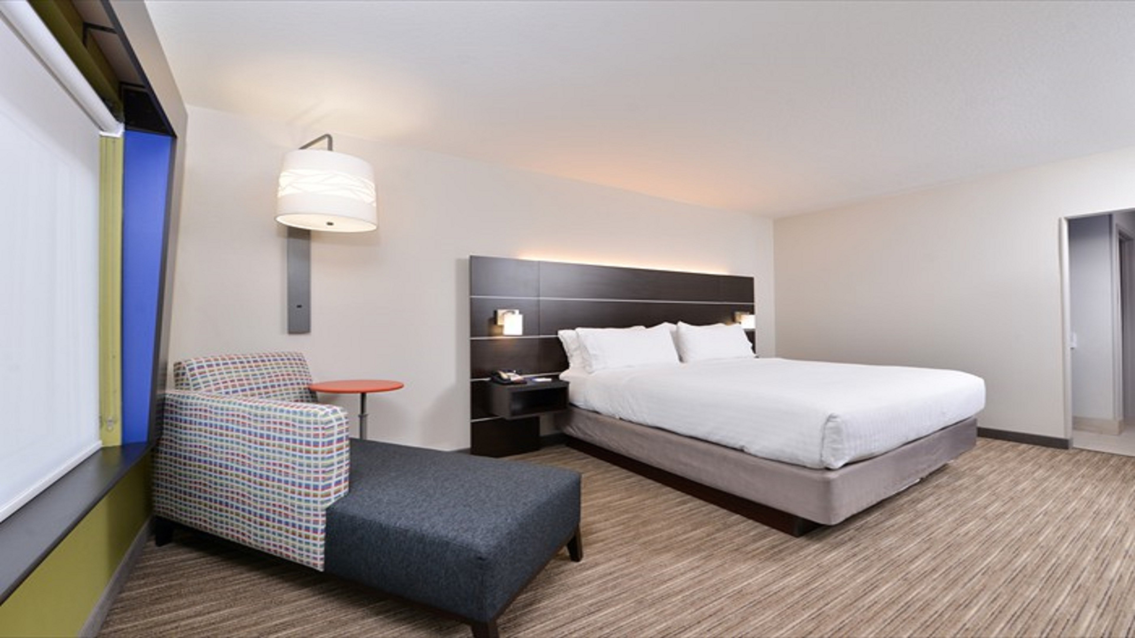 Holiday Inn Express & Suites - Parkersburg East, an Ihg Hotel