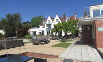 Holm House - Coastal Suites with Self-Check-IN