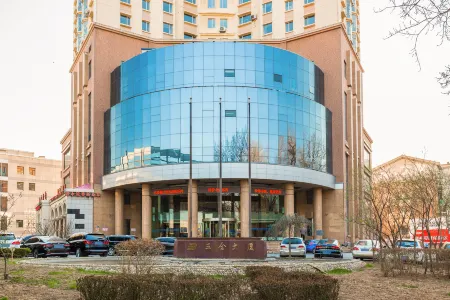 Dalian Sanhe Hotel Отели рядом с достопримечательностью «Xinghai Square Recreation Ground»