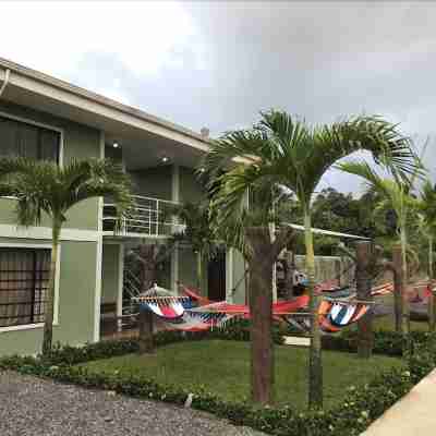 La Fortuna Backpackers Resort Hotel Exterior