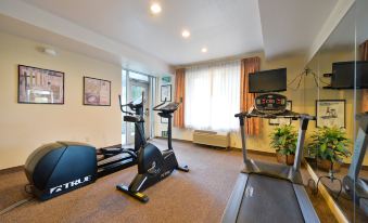 Holiday Inn Express & Suites Elk Grove West I-5 - Housity