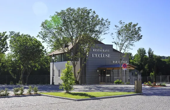 洛特河畔新城磨坊夫人美居酒店