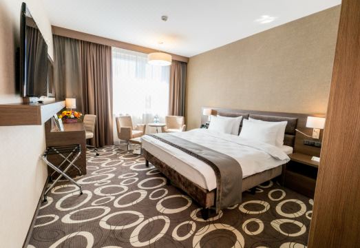 4. 홀리데이 인 다..