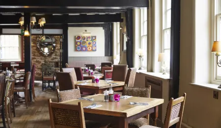 The Bear Hotel by Greene King Inns Отели в г. Хангерфорд