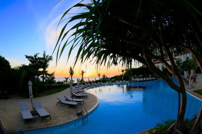 屋外プール ホテル日航アリビラの写真