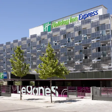 Holiday Inn Express MADRID - LEGANES by IHG Отели рядом с достопримечательностью «Авиа База Хетафе»