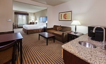 Holiday Inn Express & Suites Brady