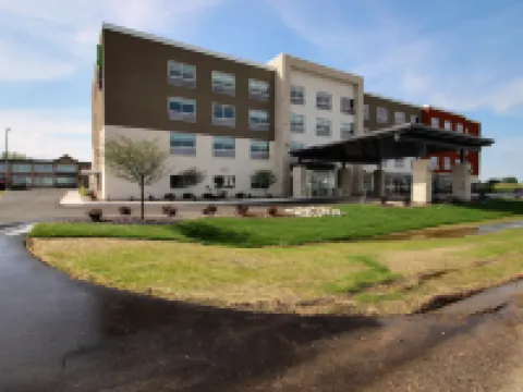 Holiday Inn Express & Suites FOND DU LAC by IHG Hotels in Fond du Lac County