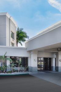 Hoteles en Costa Mesa Louis Vuitton desde EUR | Trip.com