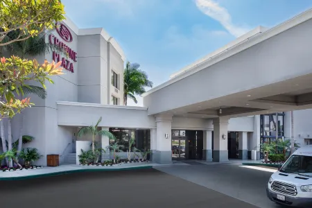 Crowne Plaza Costa Mesa Orange County Отели рядом с достопримечательностью «Ногачи Гарден»