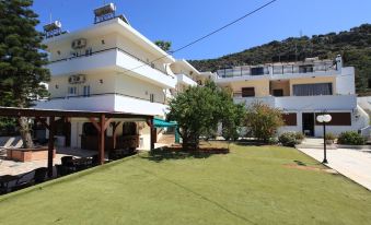 Iraklis Apartments